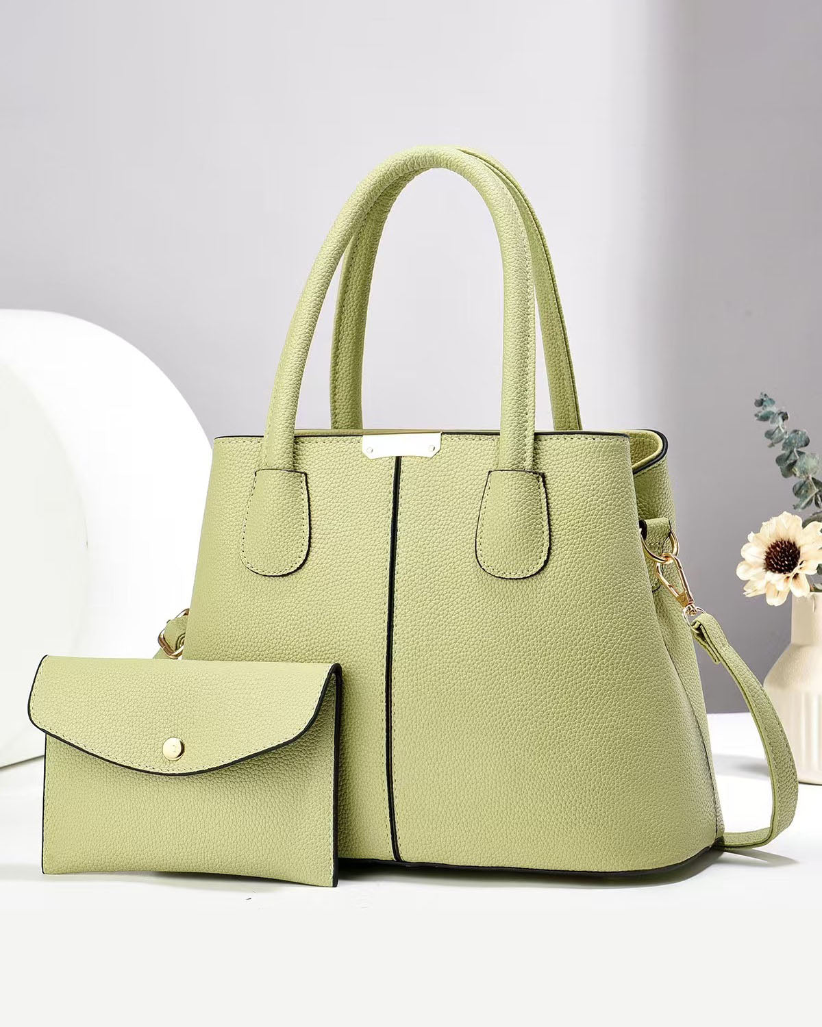 Cartera mediana con sobre libre
