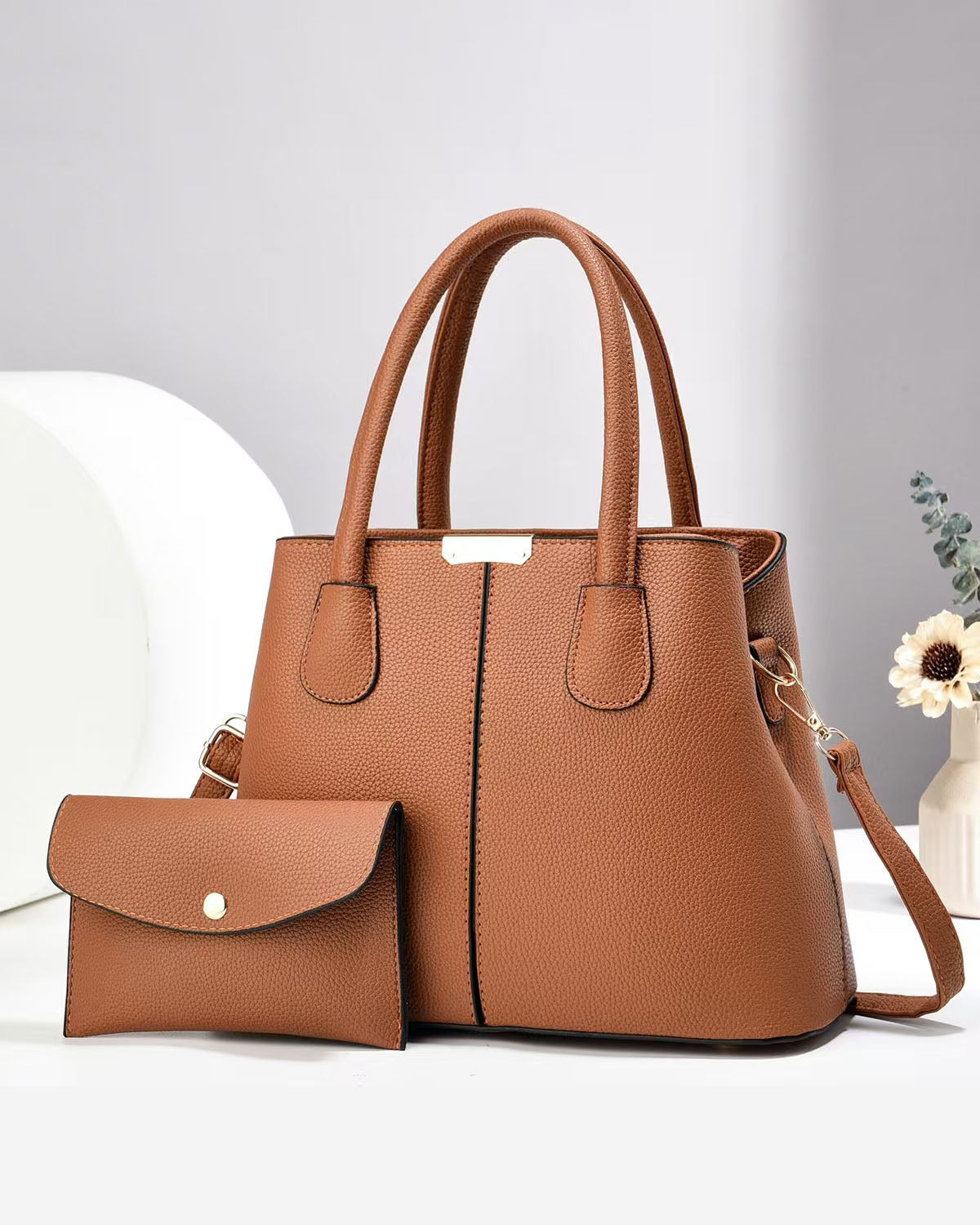 Cartera mediana con sobre libre