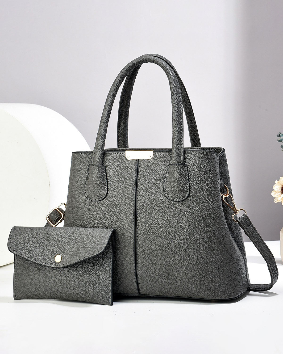 Cartera mediana con sobre libre