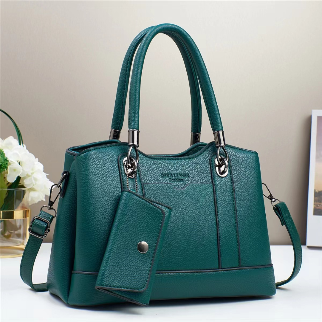 ❤️ Oferta San Valentín • Cartera mediana con sobre colgante y bolsillo frontal. Detalles en plateado oscuro