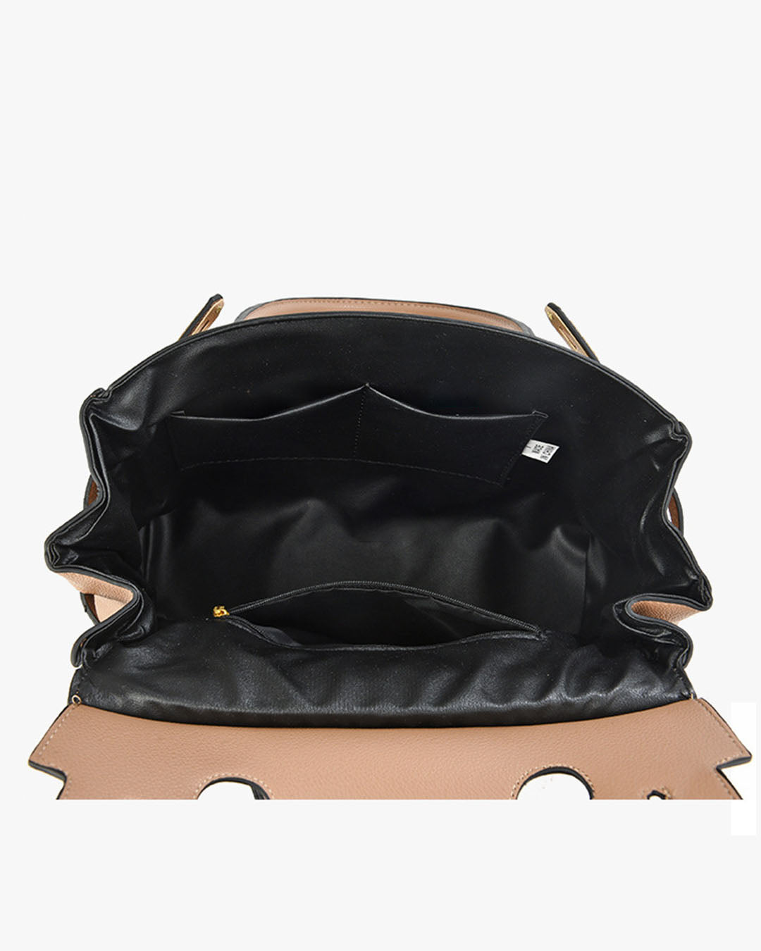 Cartera mediana super espaciosa con detalles en plateado
