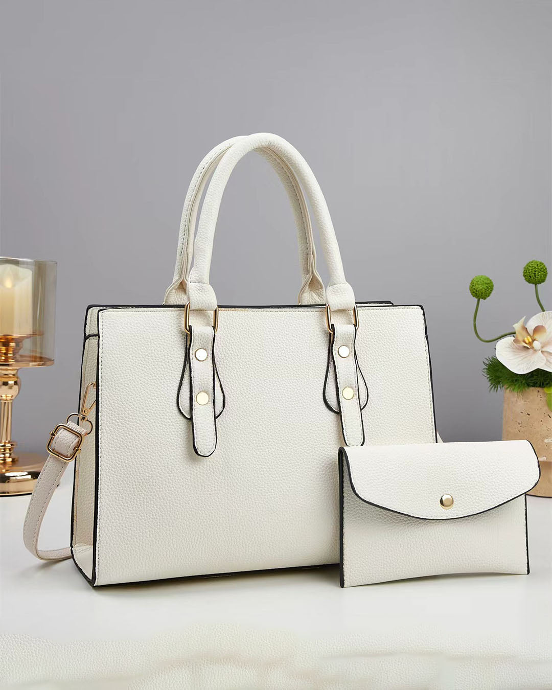 Cartera cuadra con estilo conservador