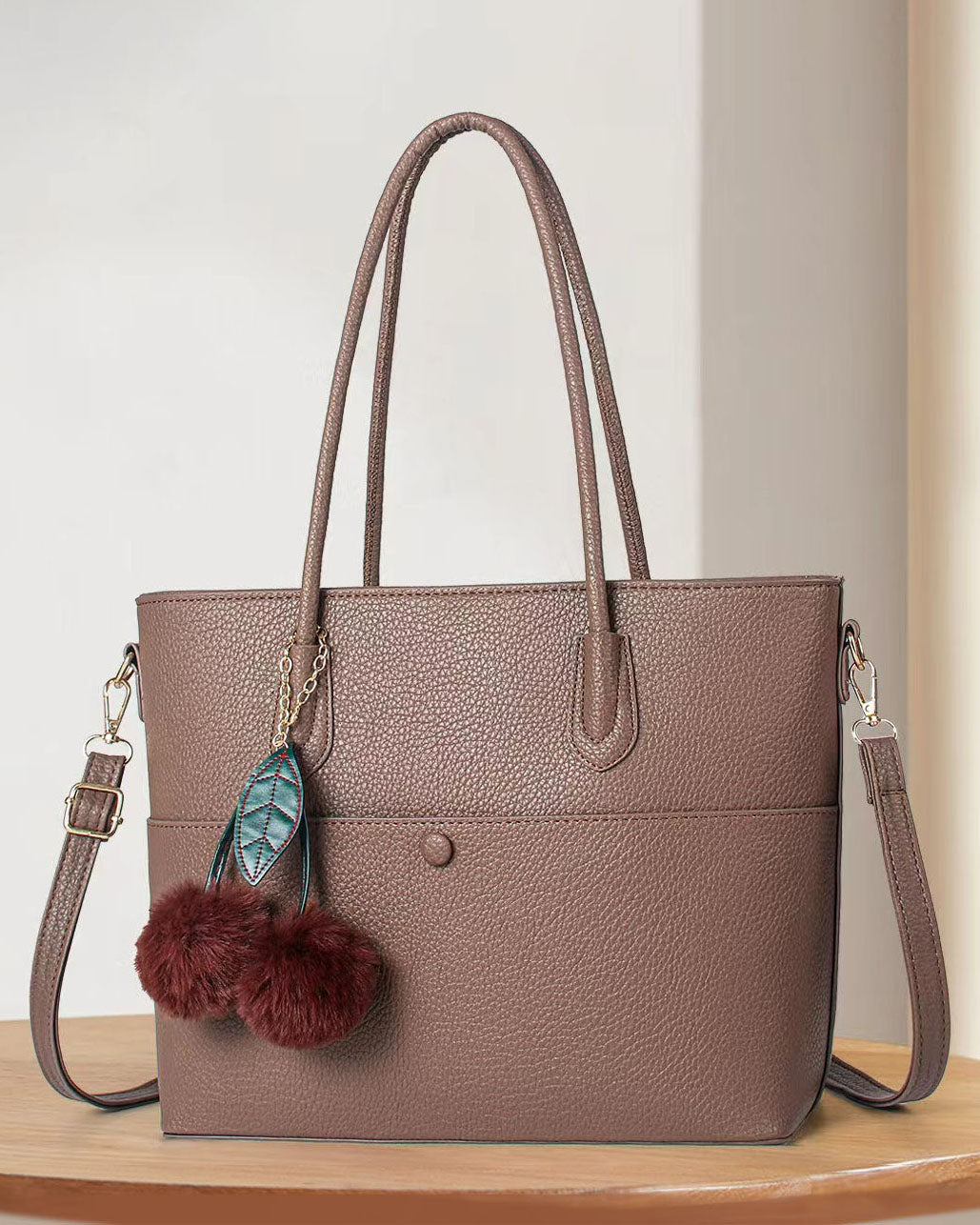 Cartera tote con llavero colgante decorativo