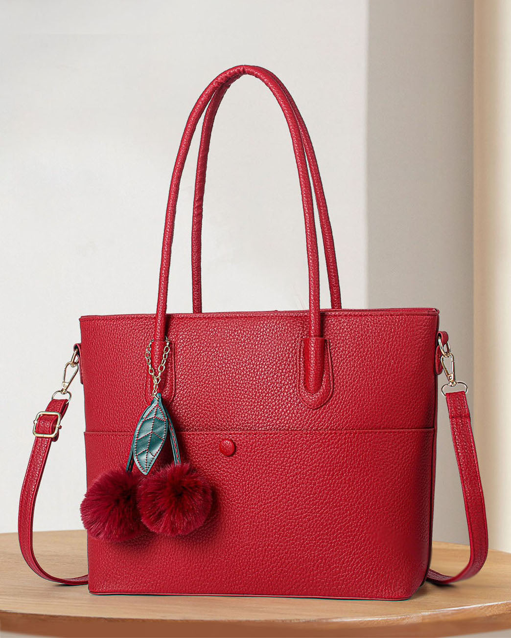 Cartera tote con llavero colgante decorativo