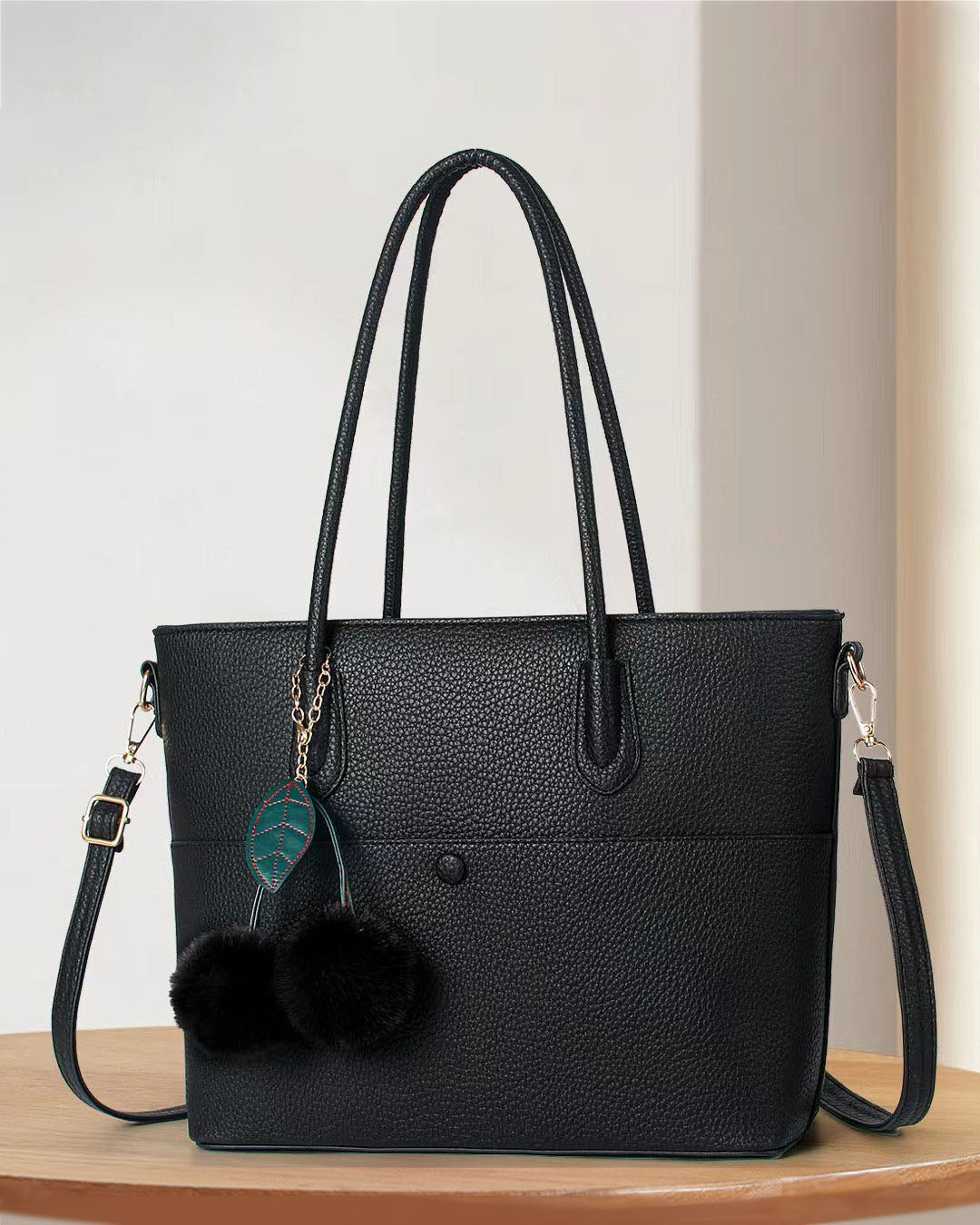 Cartera tote con llavero colgante decorativo