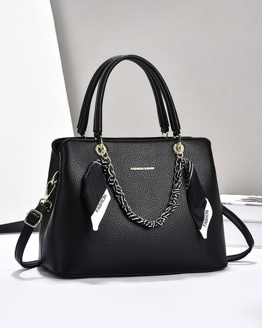 Cartera mediana con detalles unicos