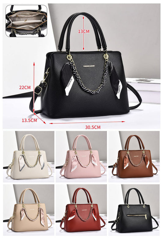 Cartera mediana con detalles unicos