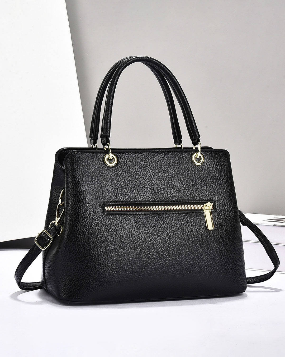 Cartera mediana con detalles unicos