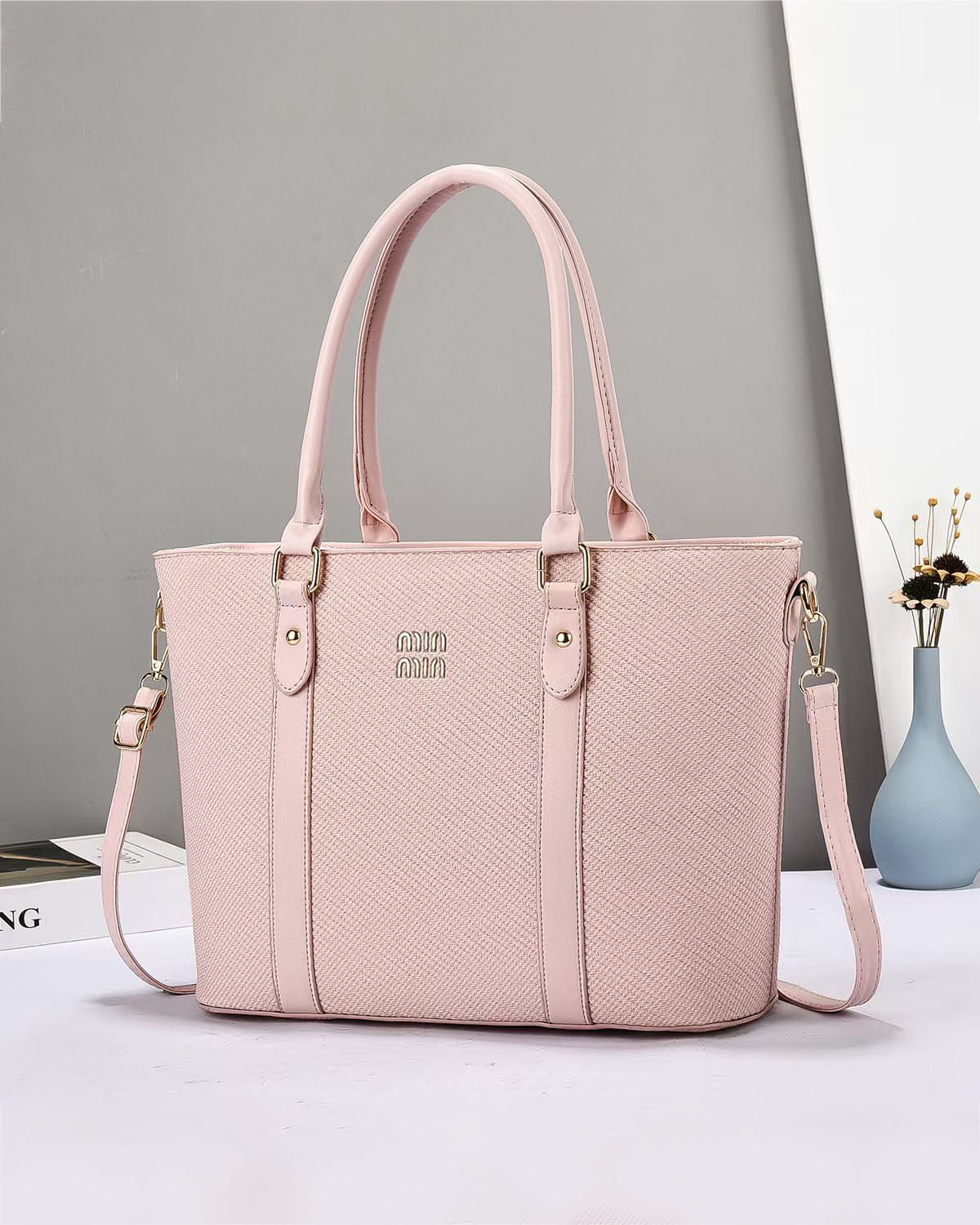 Cartera grande con diseño limpio de moda casual
