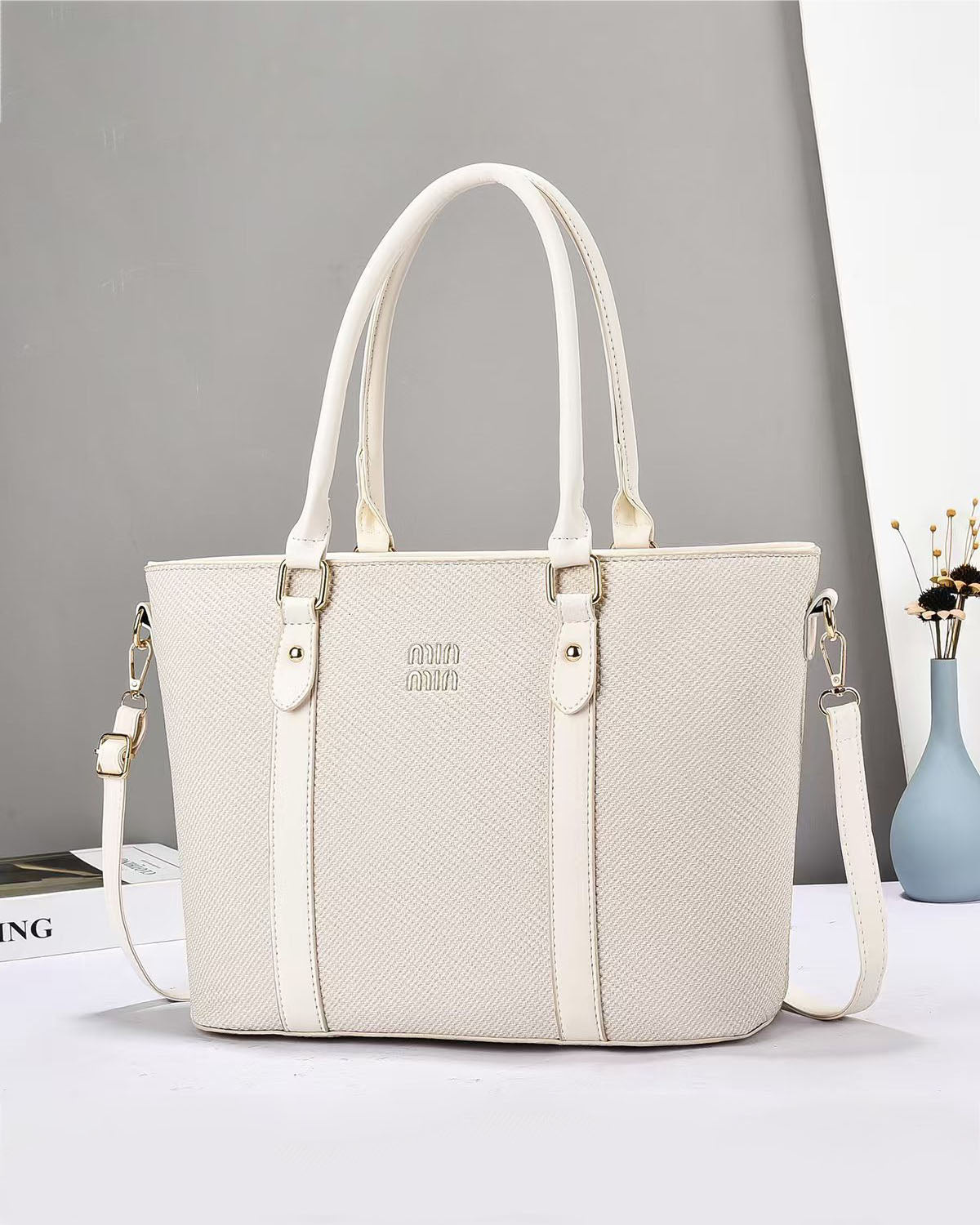 Cartera grande con diseño limpio de moda casual