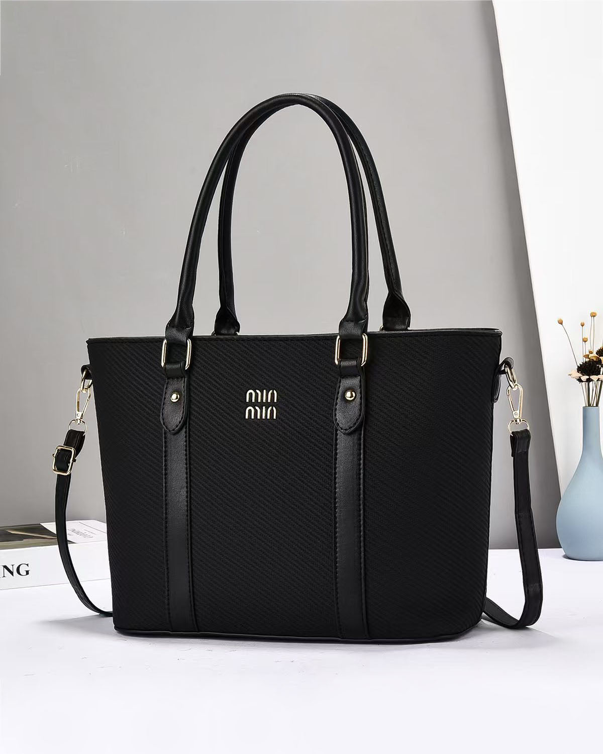 Cartera grande con diseño limpio de moda casual