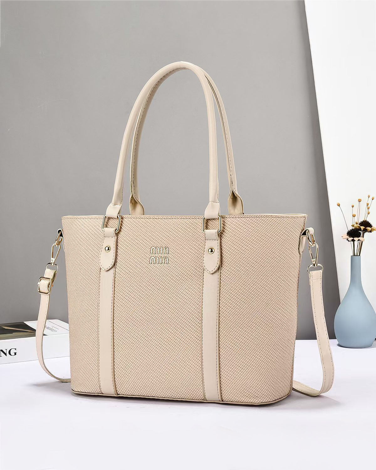 Cartera grande con diseño limpio de moda casual