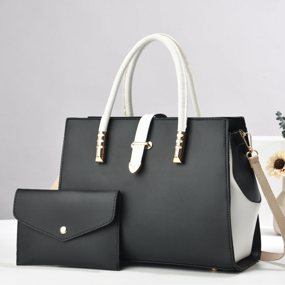 Cartera cuadrada espaciosa son sobre