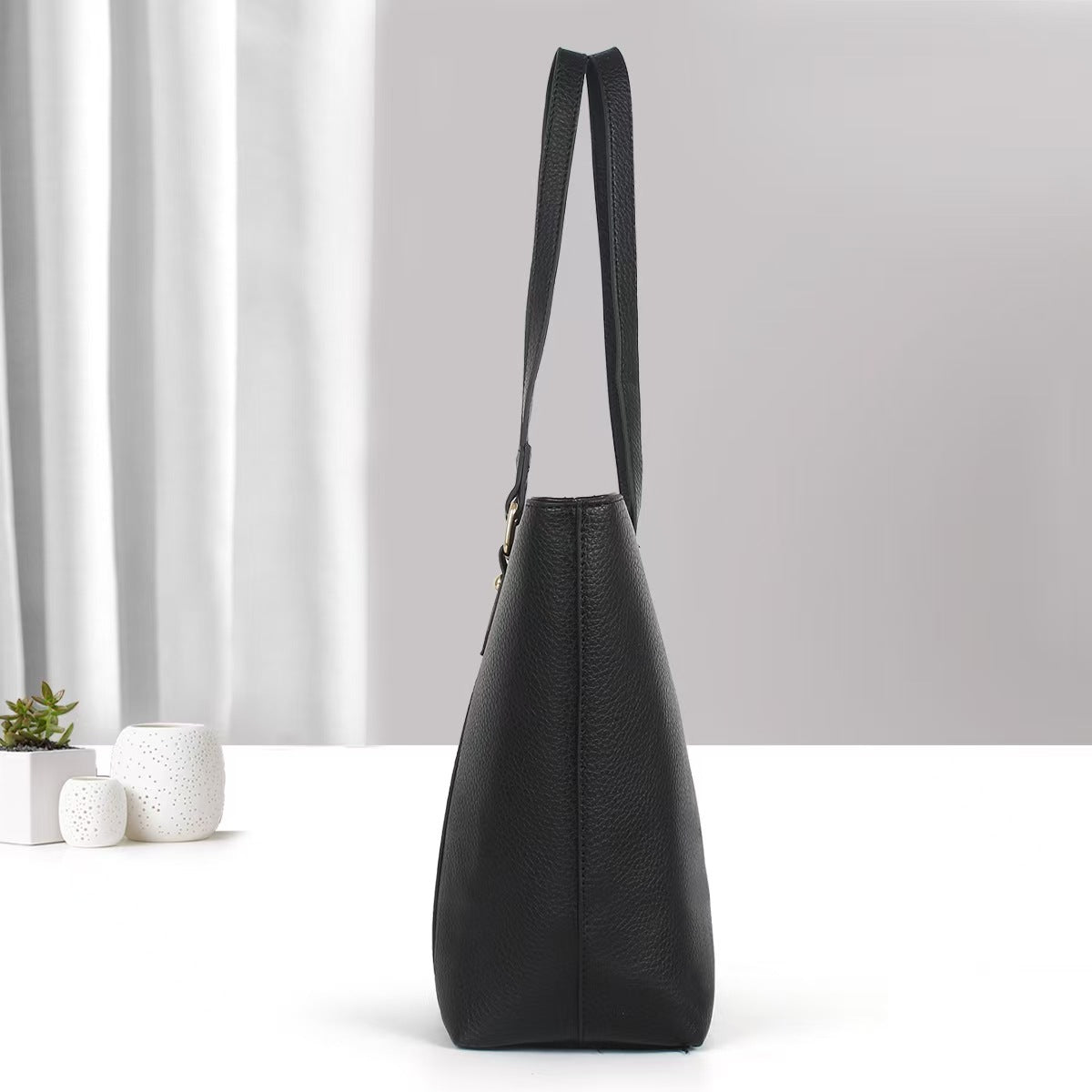 Bolso tipo tote con textura granulada