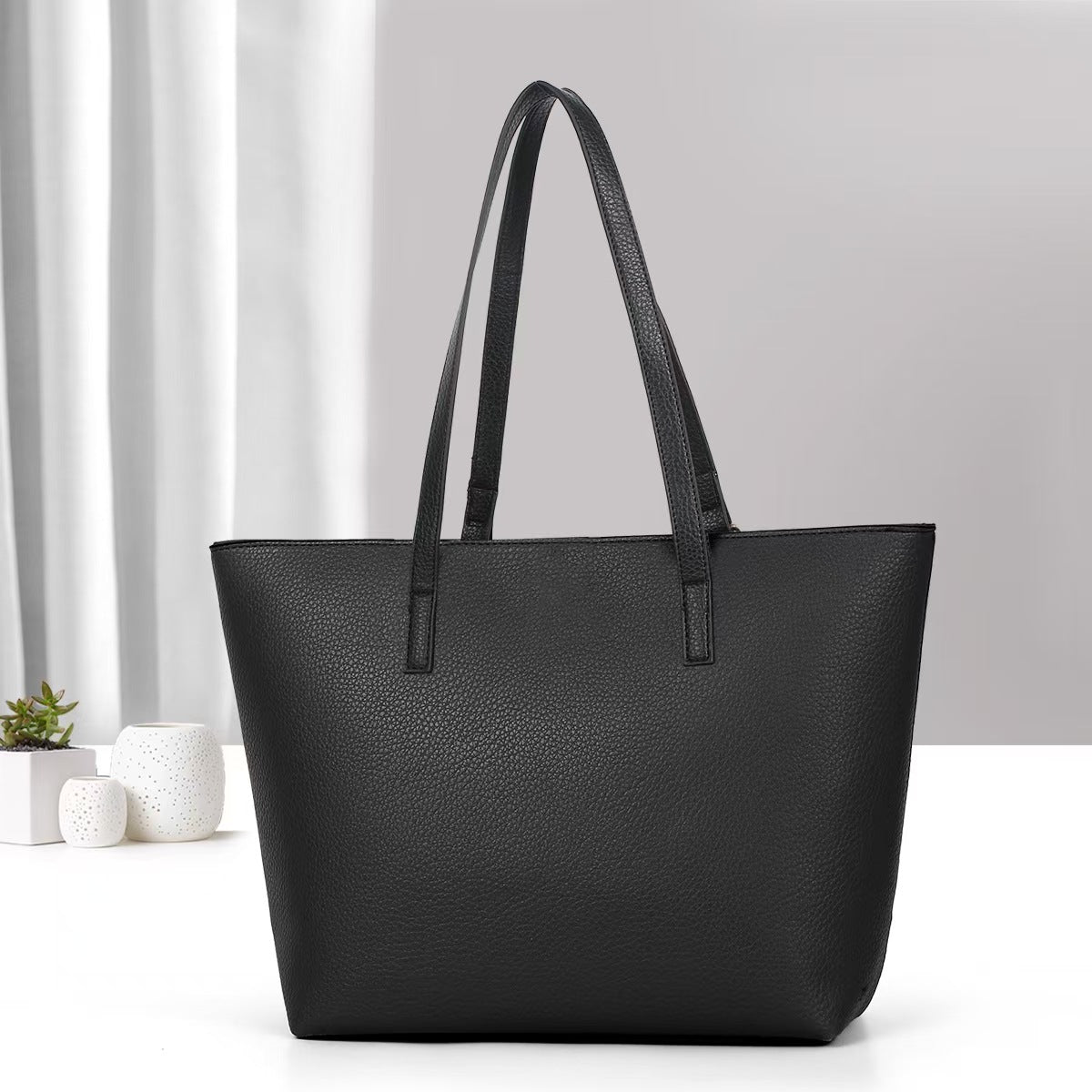 Bolso tipo tote con textura granulada