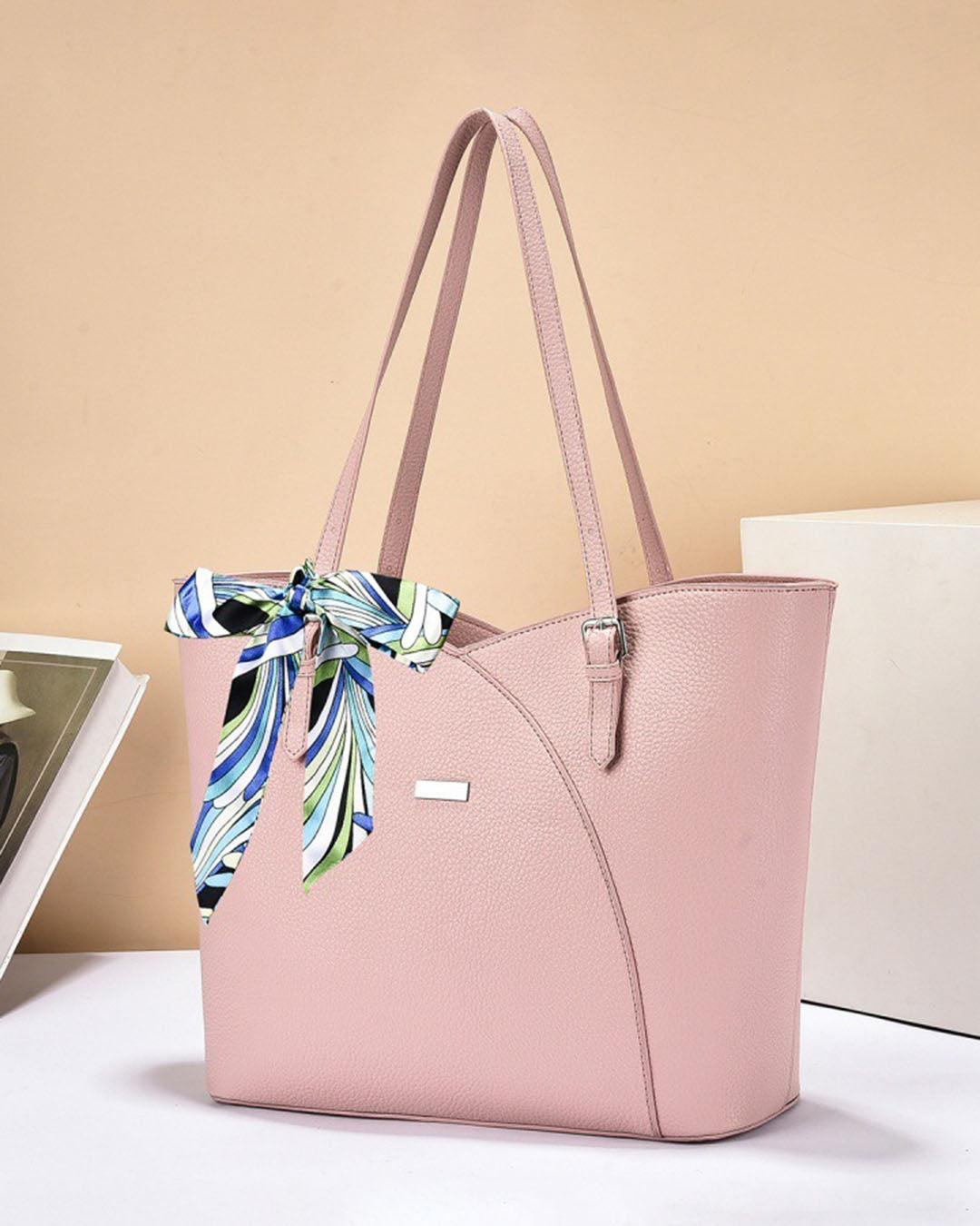 Cartera tipo tote con espacio para el dia a dia