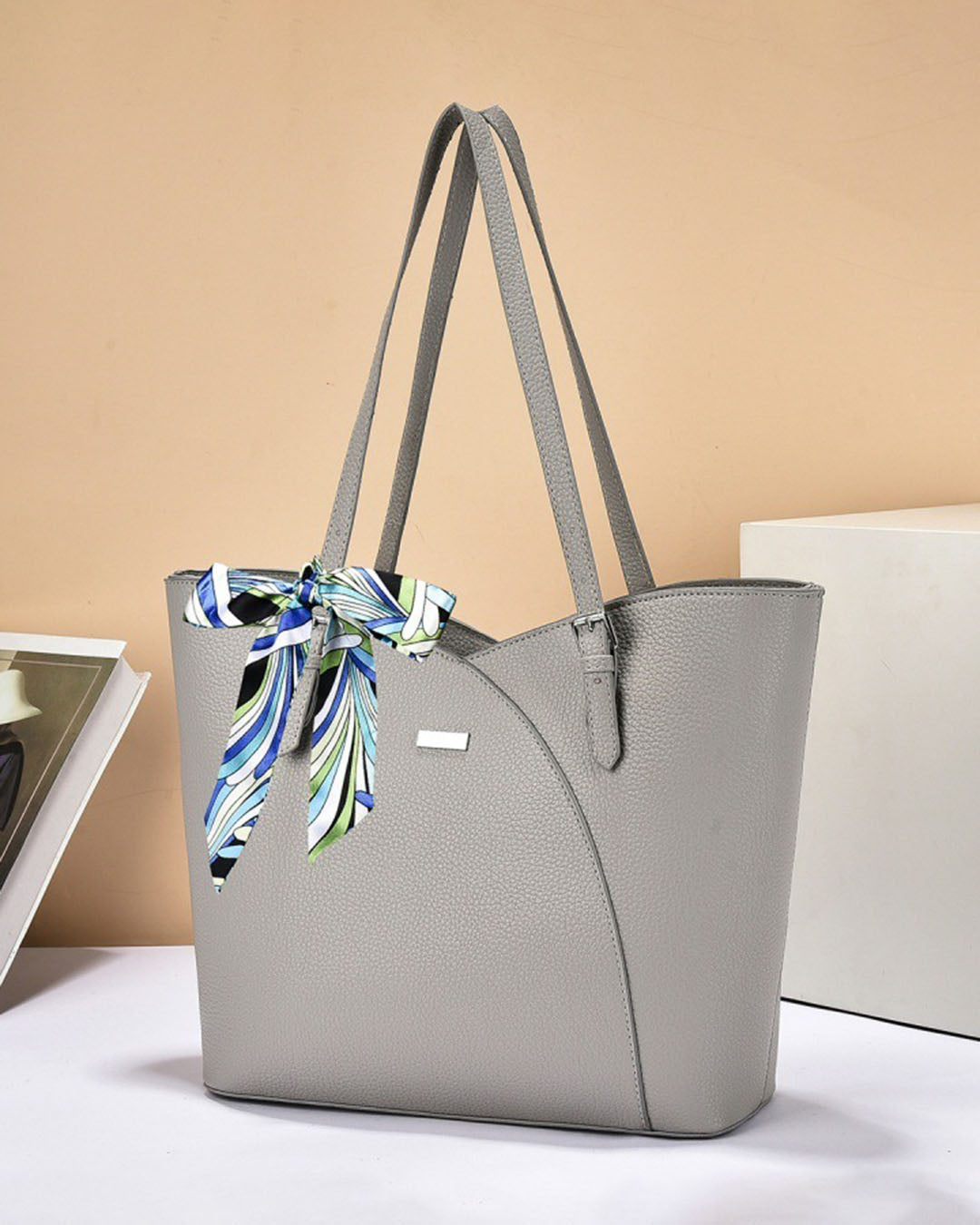 Cartera tipo tote con espacio para el dia a dia
