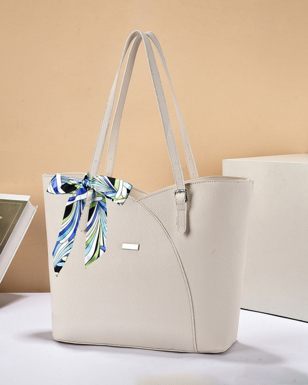 Cartera tipo tote con espacio para el dia a dia