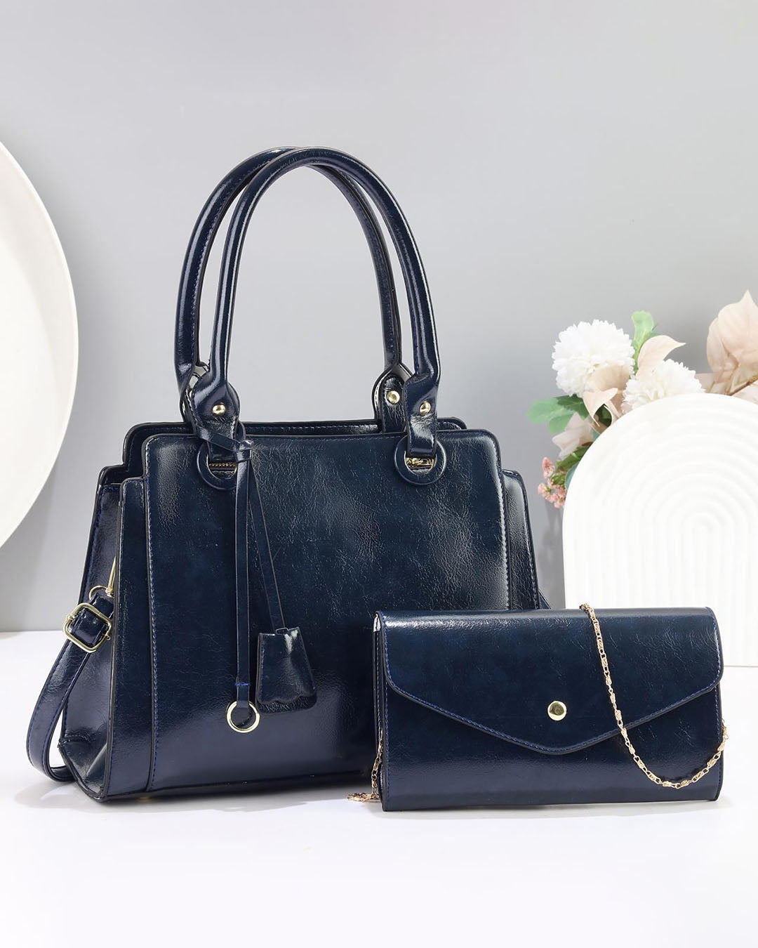 Cartera mediana con sobre