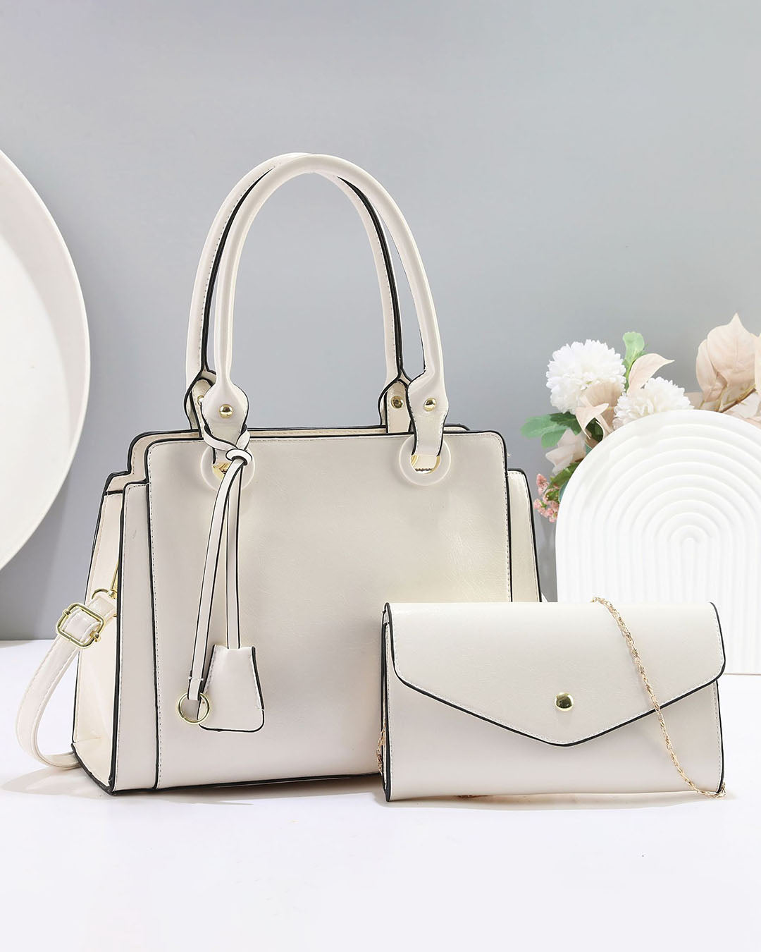 Cartera mediana con sobre