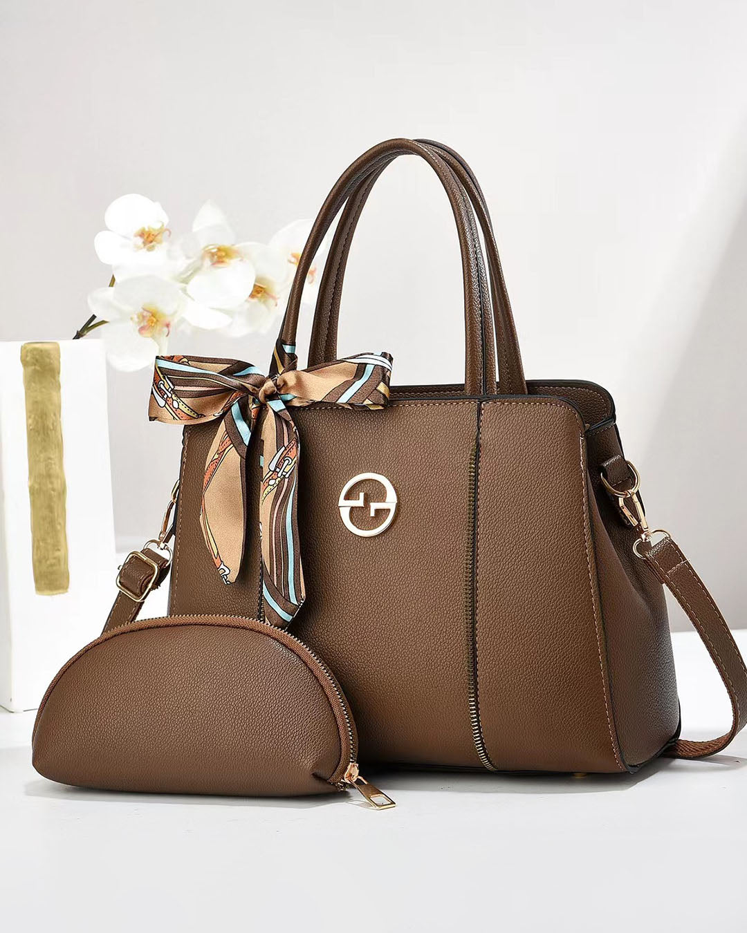 Cartera mediana con bufanda y bolsillo libre