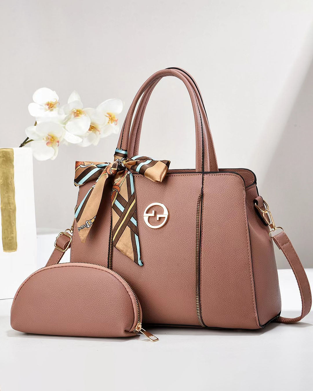 Cartera mediana con bufanda y bolsillo libre