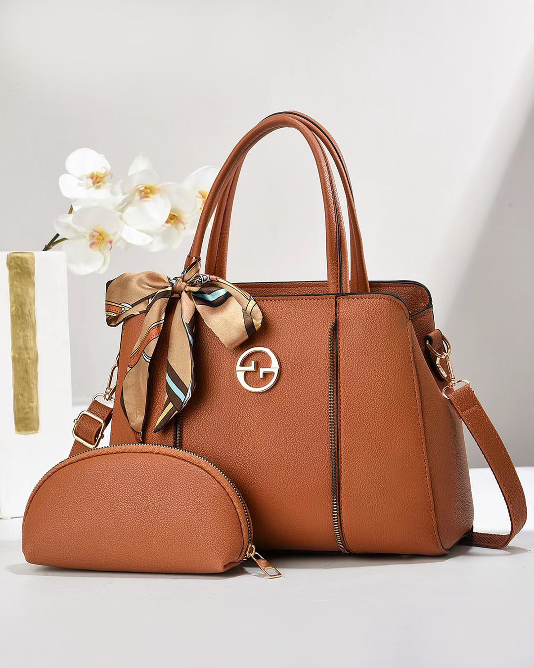 Cartera mediana con bufanda y bolsillo libre