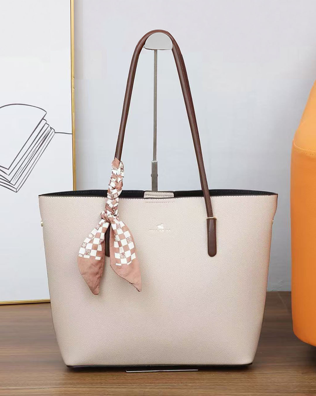 Bolso grande de buena capacidad
