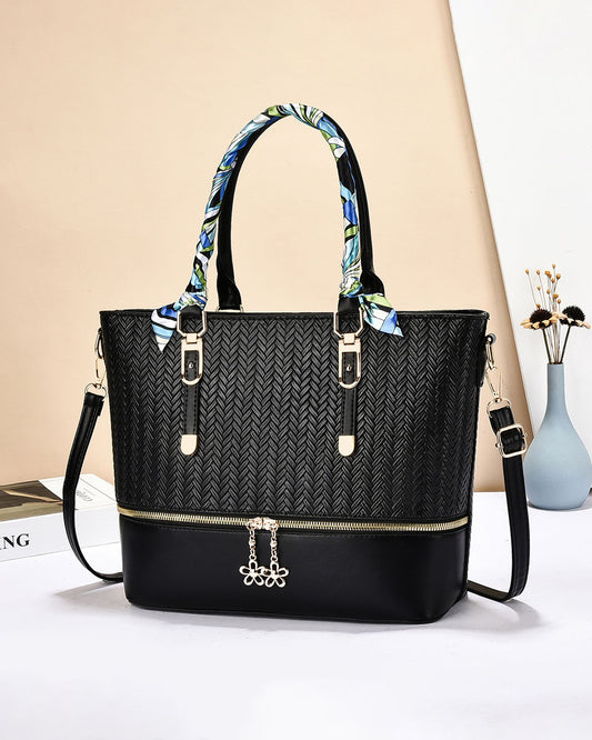 Bolso Tote de Cuero Sintético con Diseño Tejido y Pañuelo Decorativo