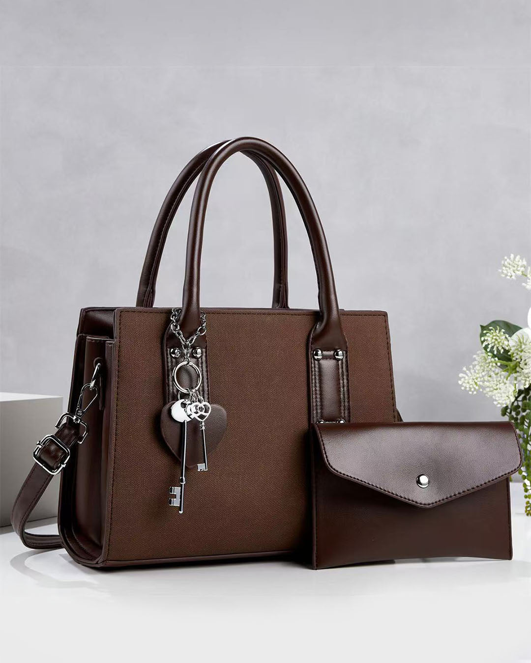 Cartera mediana con sobre libre