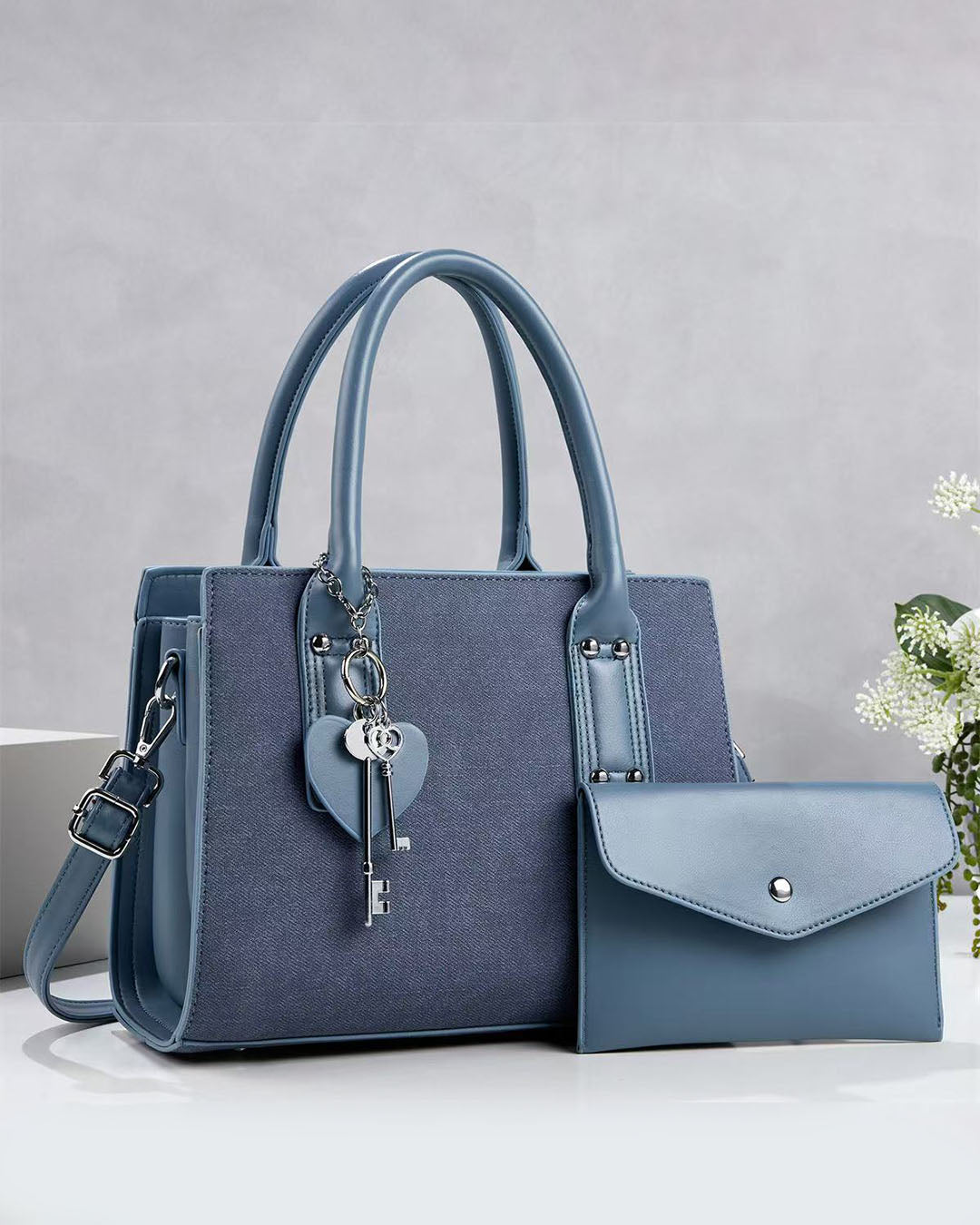 Cartera mediana con sobre libre