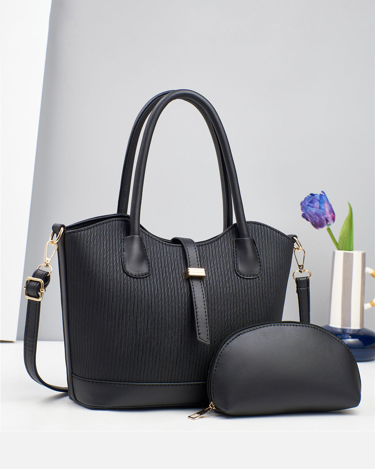 Cartera elegante con sobre