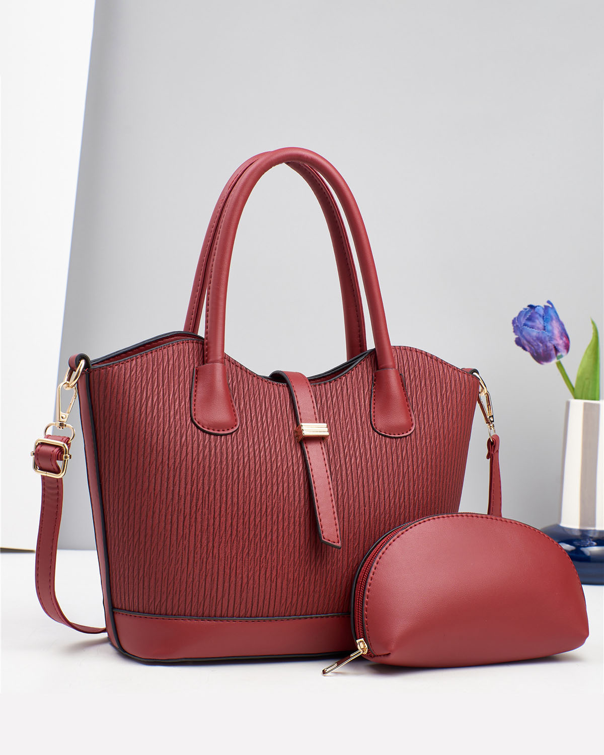 Cartera elegante con sobre