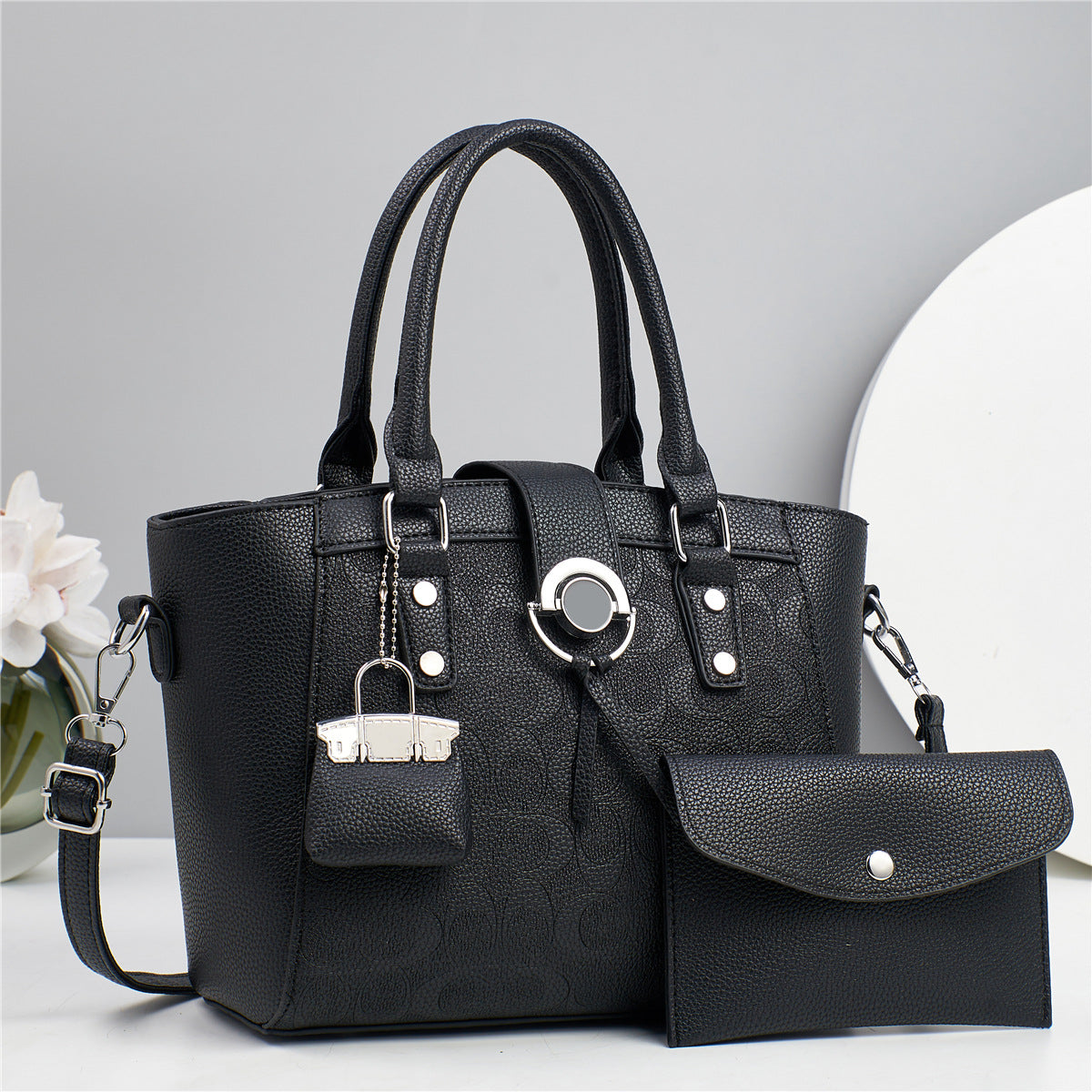 Cartera mediana espaciosa con sobre y llavero