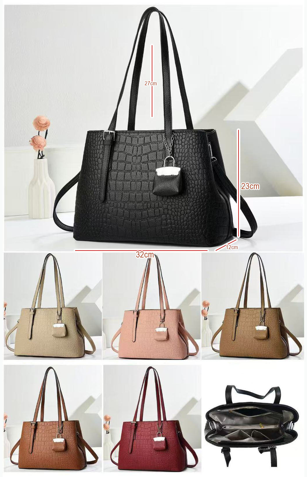 Cartera espaciosa con llavero colgante y detalles en plateado