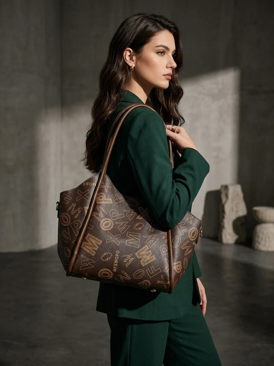 Bolso tote con estampado de letras y un bolso bandolera a juego