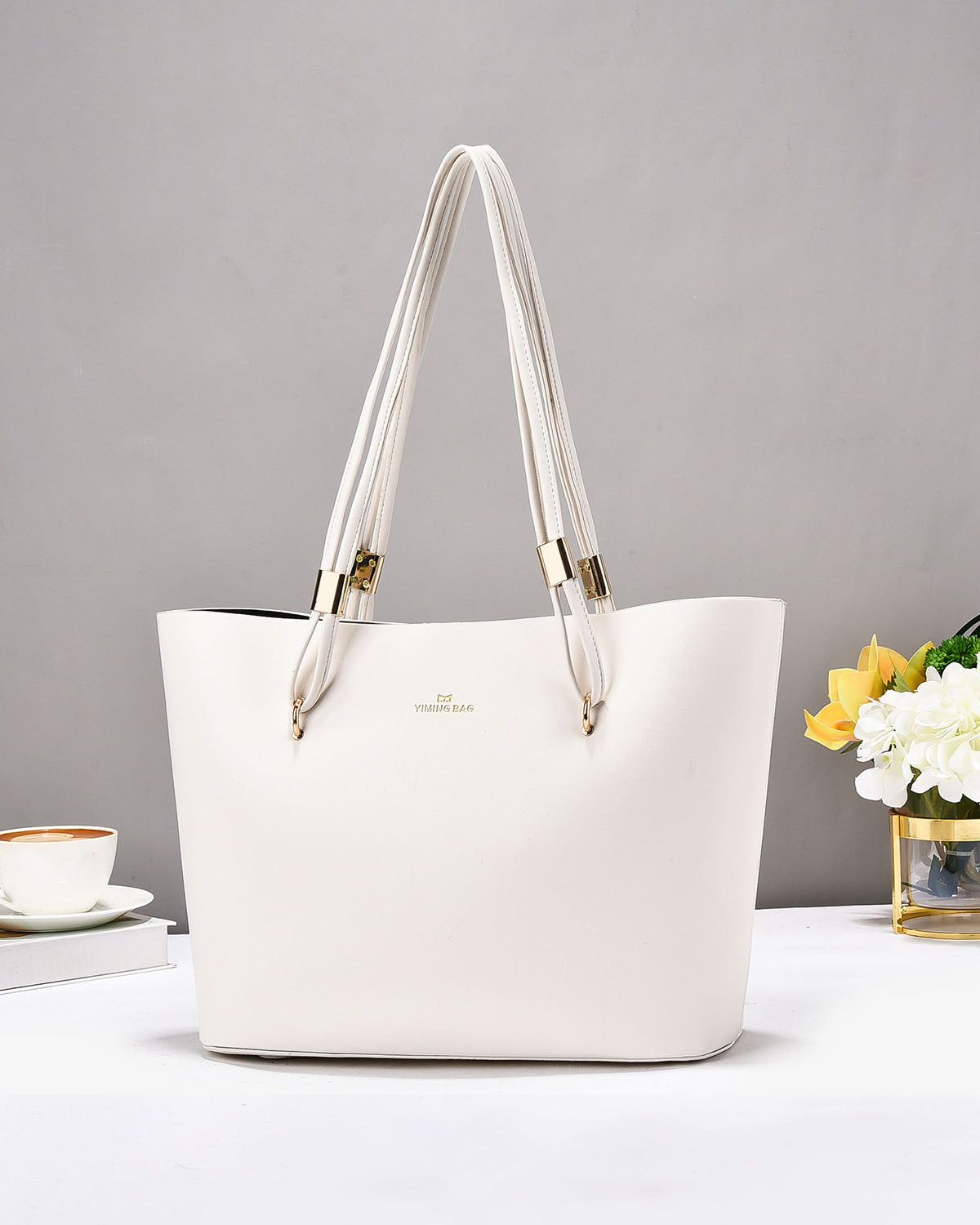 Bolso Grande con Doble Asa y Cierre Seguro – Interior color rojo