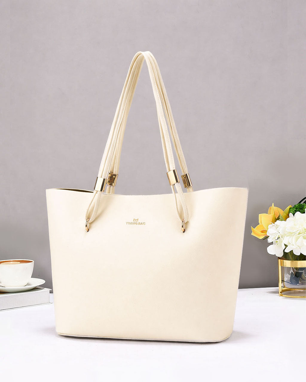 Bolso Grande con Doble Asa y Cierre Seguro – Interior color rojo