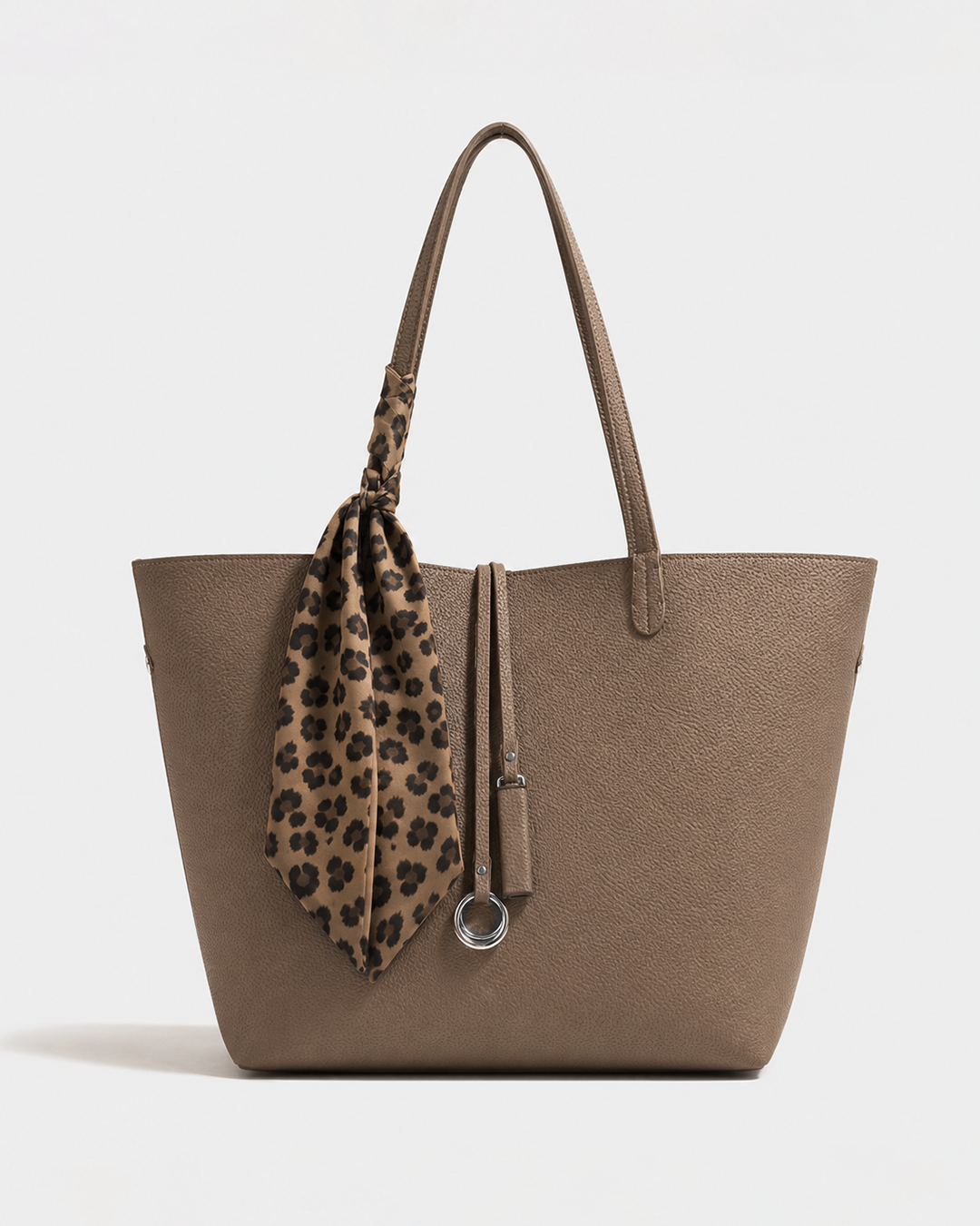 Bolso espacioso tipo tote para uso diario