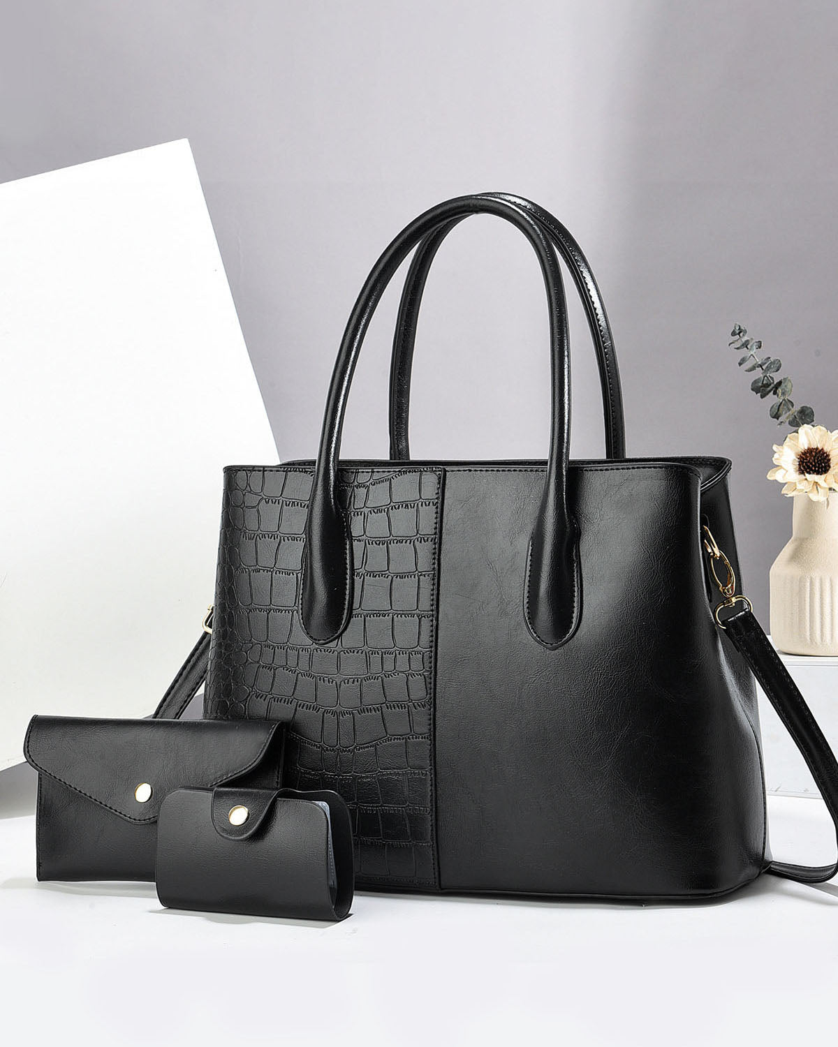 Cartera espaciosa con sobre y llavero tipo sobre