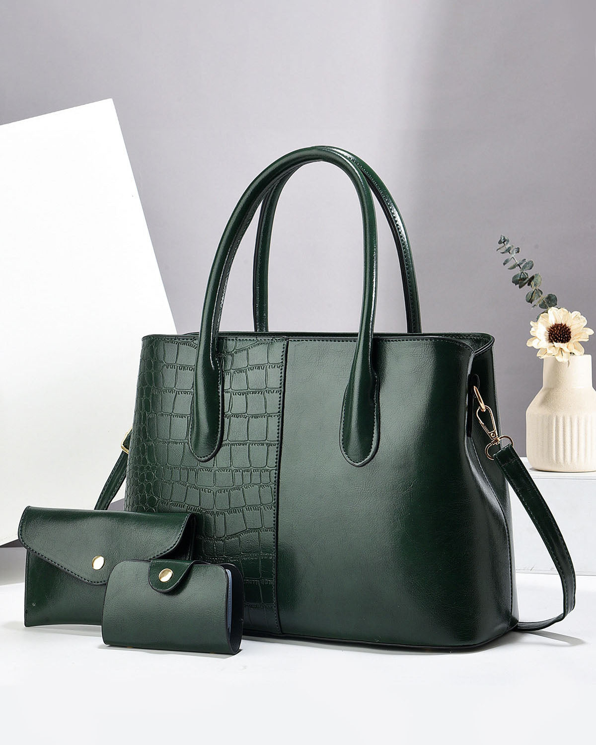 Cartera espaciosa con sobre y llavero tipo sobre