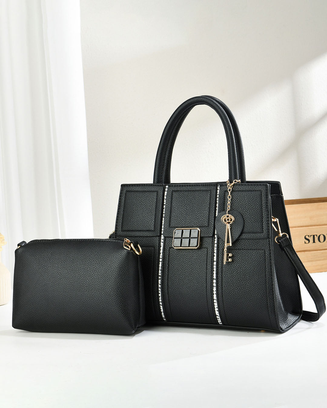 Cartera cuadrada con comestiquero, estilo clasico ideal para oficina