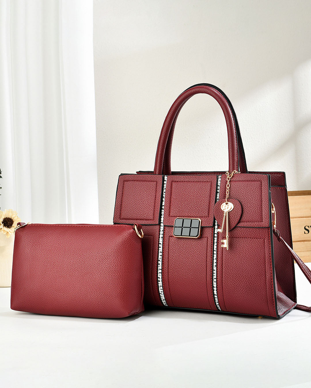 Cartera cuadrada con comestiquero, estilo clasico ideal para oficina