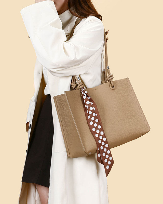 Black Friday • Cartera Tipo Tote de Asas Largas con Pañuelo Decorativo y Estuche Interno removible  – Diseño Texturizado y Práctico