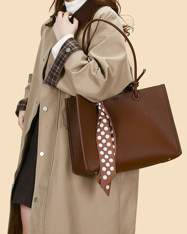 Black Friday • Cartera Tipo Tote de Asas Largas con Pañuelo Decorativo y Estuche Interno removible  – Diseño Texturizado y Práctico