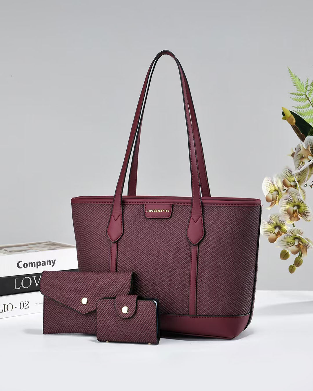 Combo con bolso tote espacioso