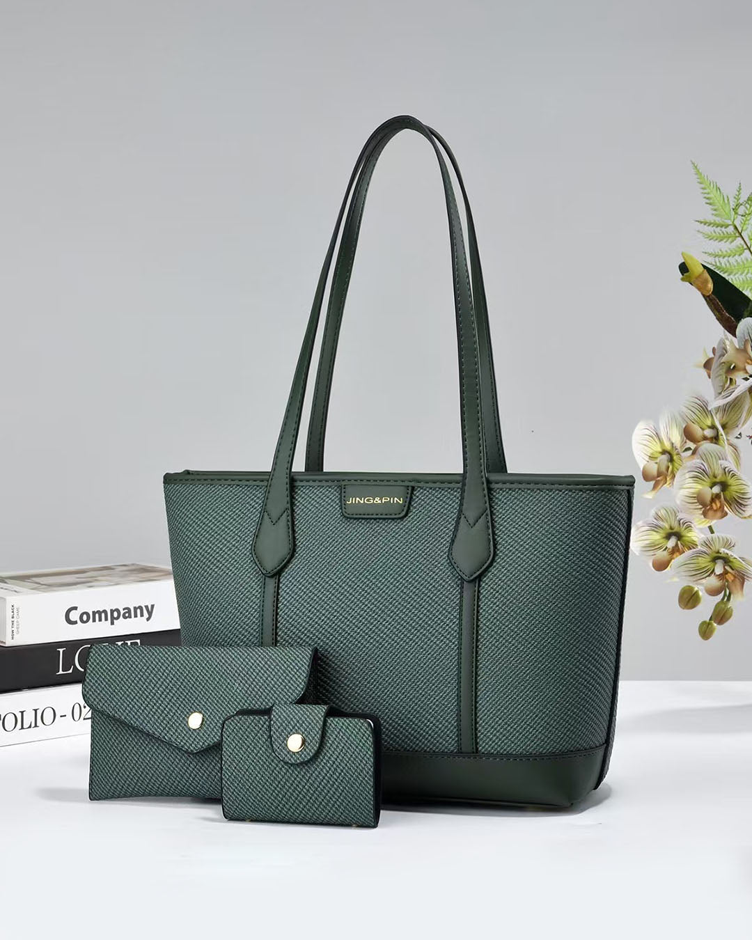 Combo con bolso tote espacioso