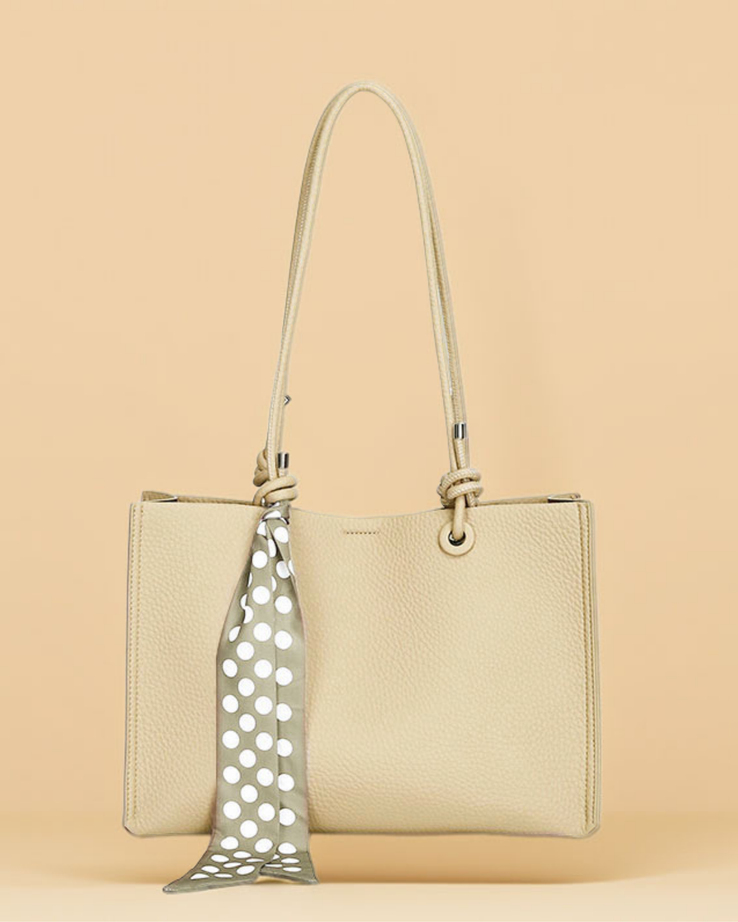 Black Friday • Cartera Tipo Tote de Asas Largas con Pañuelo Decorativo y Estuche Interno removible  – Diseño Texturizado y Práctico