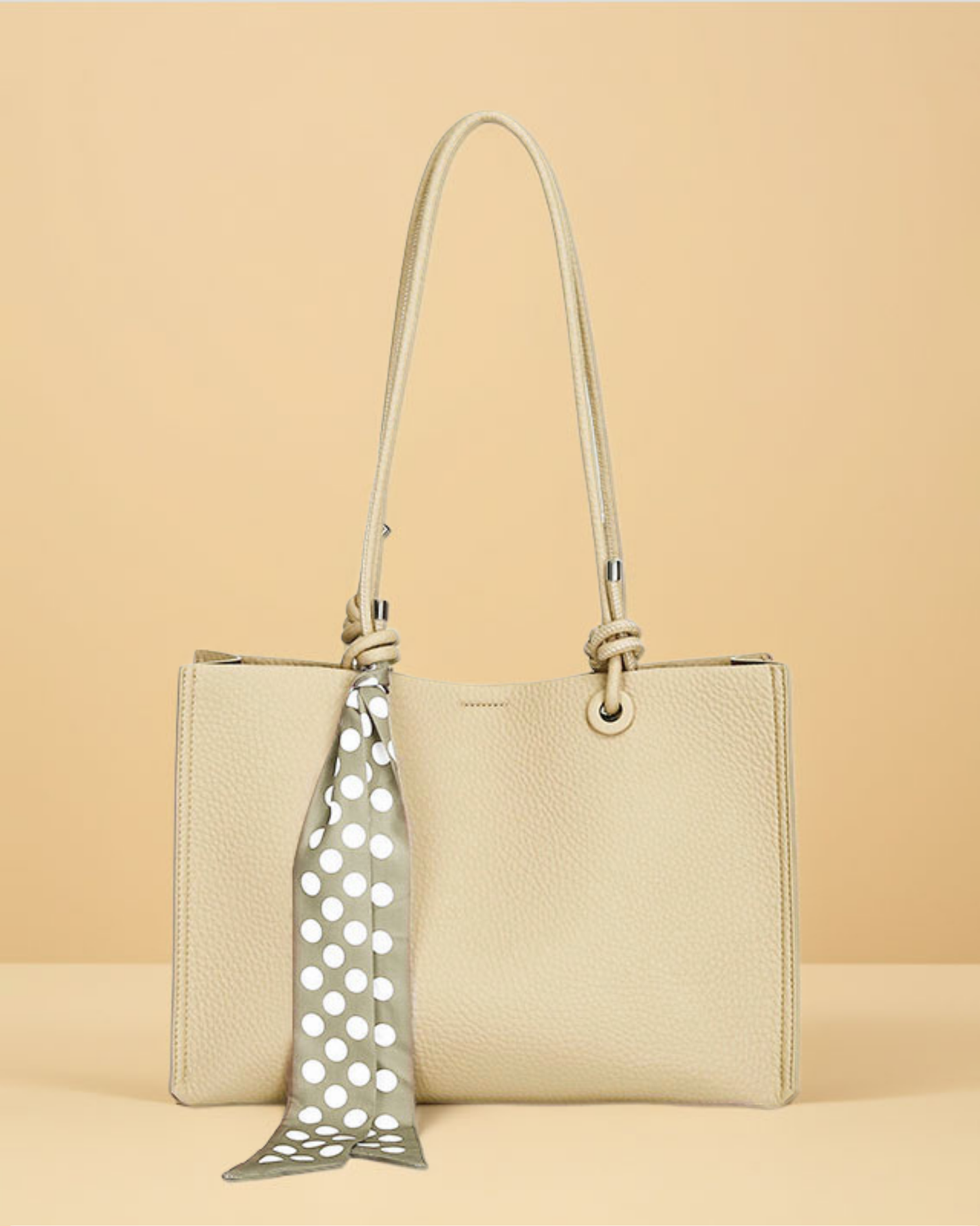 Black Friday • Cartera Tipo Tote de Asas Largas con Pañuelo Decorativo y Estuche Interno removible  – Diseño Texturizado y Práctico