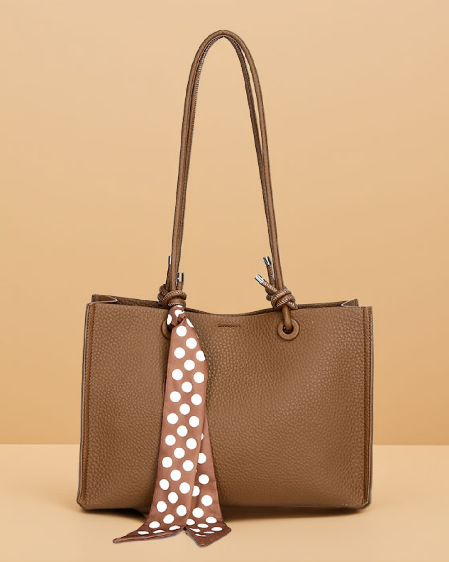 Black Friday • Cartera Tipo Tote de Asas Largas con Pañuelo Decorativo y Estuche Interno removible  – Diseño Texturizado y Práctico